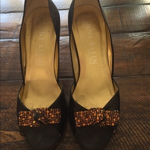 Anne Klein brown satin pumps