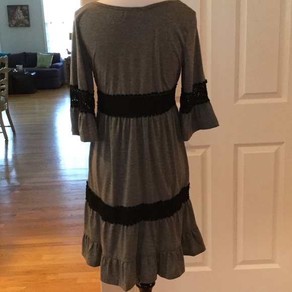 💥GRAY AND BLACK LACE LAYERED BOHO DRESS BY REBORN - Picture 3 of 4