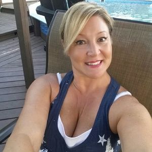 Meet your Posher, Elaine