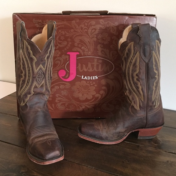 Ladies Justin boots size 61/2