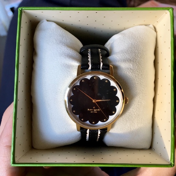 ❤️ SOLD ❤️ Kate Spade Scallop Metro Watch - Picture 2 of 4