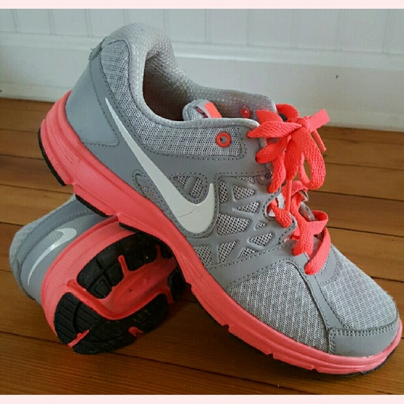 NIKE Women's Grey Hot Pink Sneakers