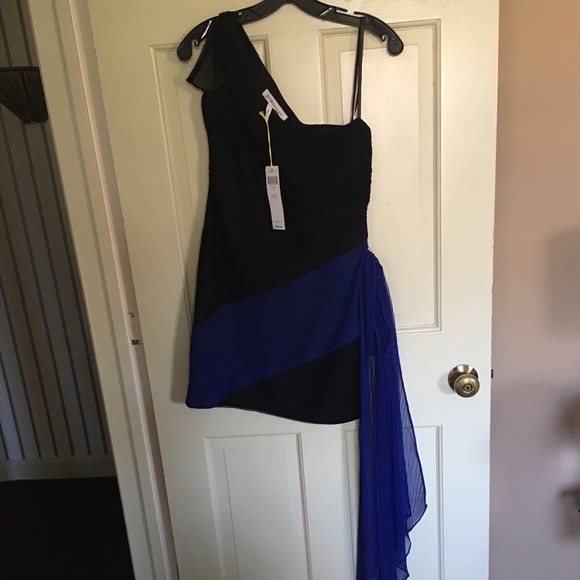 Nwt bcbgeneration one shoulder with removal bow