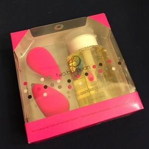 Two beautyblenders with liquid cleanser