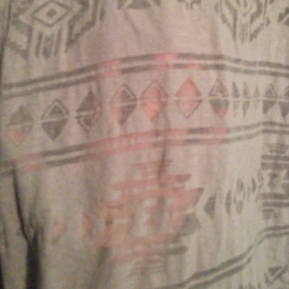 Native Pattern Top - Picture 4 of 4