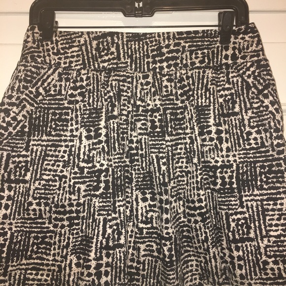Black and White Unique Printed Skirt - Picture 2 of 2