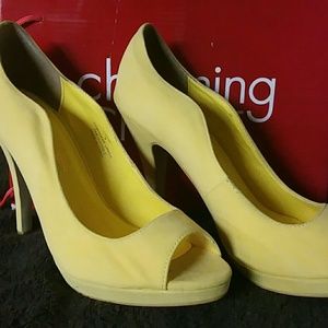 Peep toe heel