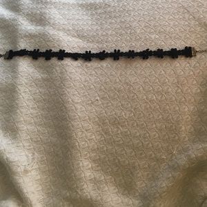 A simple black flower choker ⚫️
