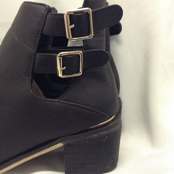 SOLD- ECOTE' booties - Picture 2 of 4