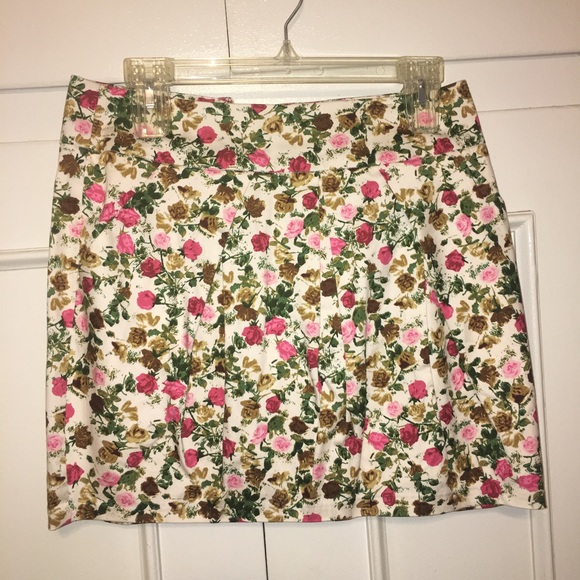 NWT Flower Printed Mini Skirt - Picture 1 of 2