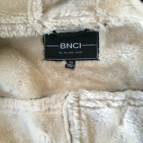 Super cozy chic black zip up jacket - Picture 2 of 3