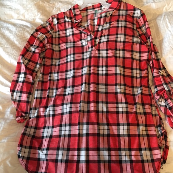 Cute. Plaid print 3/4 sleeve. Coral, black, white - Picture 2 of 2