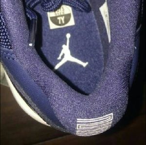 Jordan navy blue 11