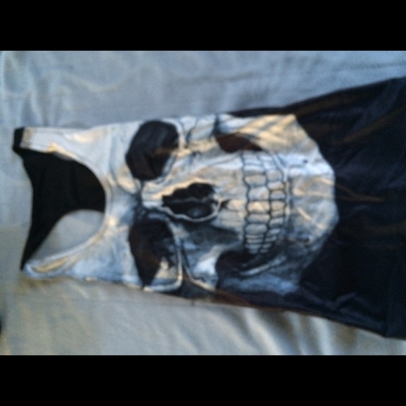 Skull fitted tank top