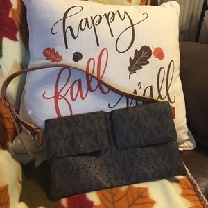 MICHAEL KORS SMALL GOING OUT PURSE!