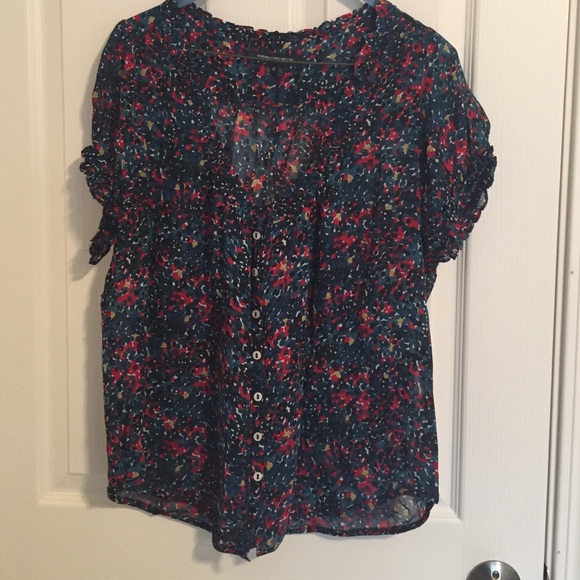 Adorable patterned Blouse!