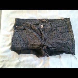 Lovesick skull shorts