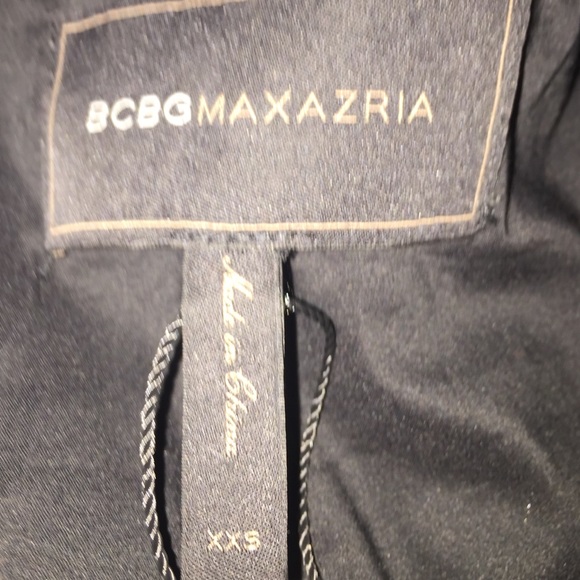BCBGMAXAZRIA BLACK AND WHITE STYLISH CROP JACKET - Picture 4 of 4