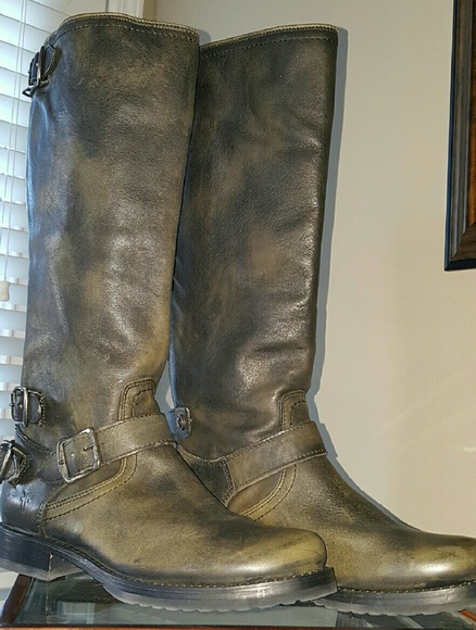 FRYE Veronica Back Zip Boots