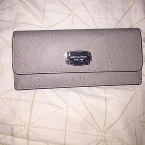 Michael kors skinny wallet