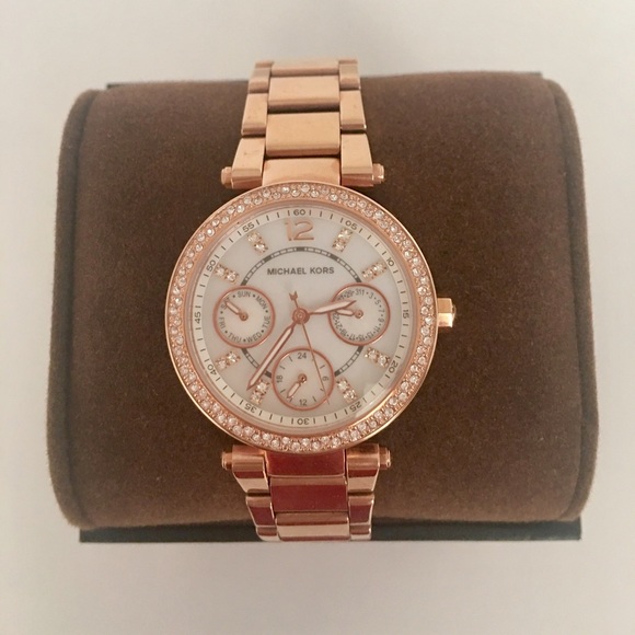 Michael Kors Accessories - 🎉Reserved🎉New Condition Rose Gold MK Watch