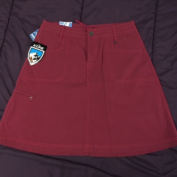 NWT TitleNine Free Range Skirt size 6 in burgundy