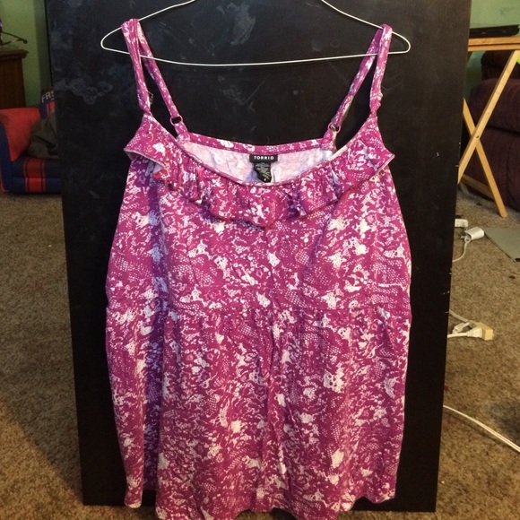 Purple lace print Torrid tank w/ adjustable straps