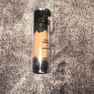 Kat Von D Lock-it Foundation