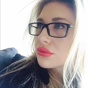 Meet your Posher, Whitney