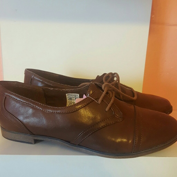 Brown tie flats