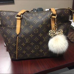 Authentic Louis Vuitton Totally Pm.