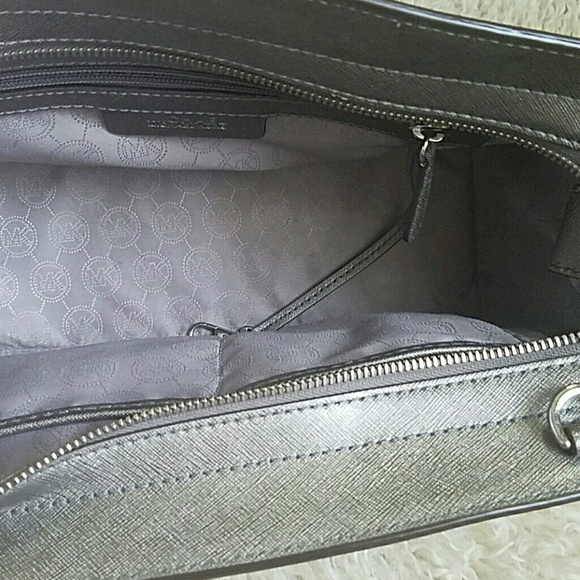 Michael Kors Selma Medium Satchel Metallic Silver - Picture 2 of 4