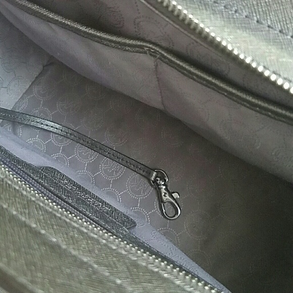 Michael Kors Selma Medium Satchel Metallic Silver - Picture 4 of 4