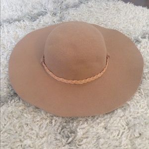 Wide brimmed hat