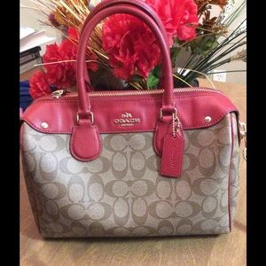BAG ALERT! Auth. Coach Tote
