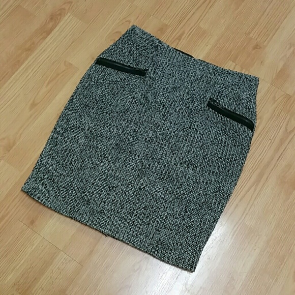 Forever 21 Dresses & Skirts - F21 Tweed Pencil Skirt with zipped pickets