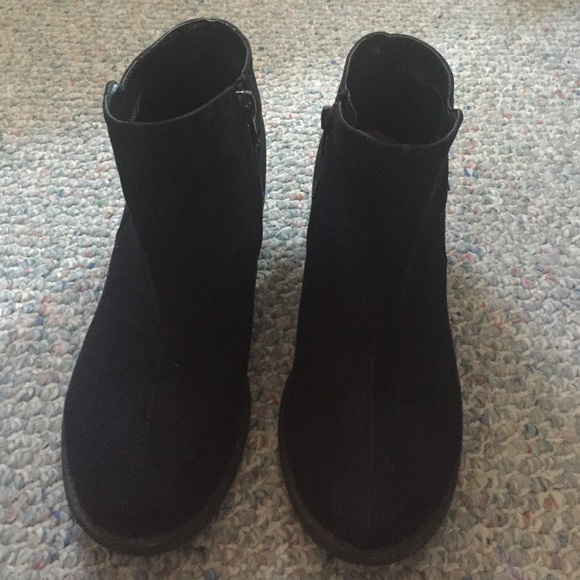 Size 7 black suede boots