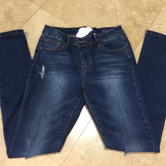 Size 3 Butt lifting Jeans - Picture 2 of 6