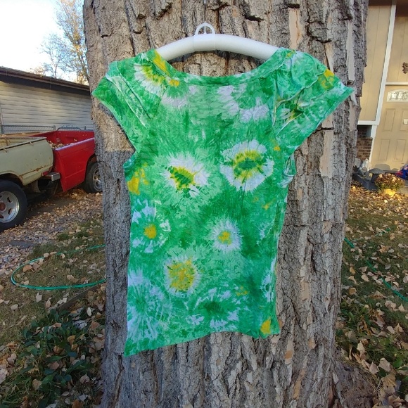 FREE WITH BUNDLE/INC Green and Yellow Tie Dye - Picture 2 of 4