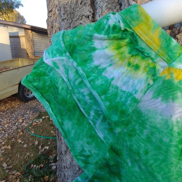 FREE WITH BUNDLE/INC Green and Yellow Tie Dye - Picture 3 of 4