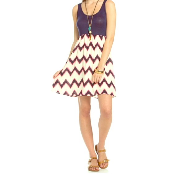 💫Sleeveless Blue Chevron Dress💫 - Picture 1 of 4