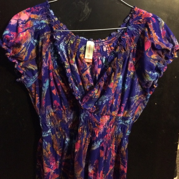 Ruffle Sleeve V-Neck Top w/ Fun Bold Colors - Picture 2 of 4