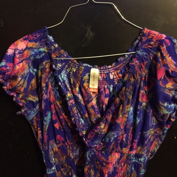 Ruffle Sleeve V-Neck Top w/ Fun Bold Colors - Picture 3 of 4