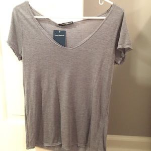 BRANDY MELVILLE T-SHIRT