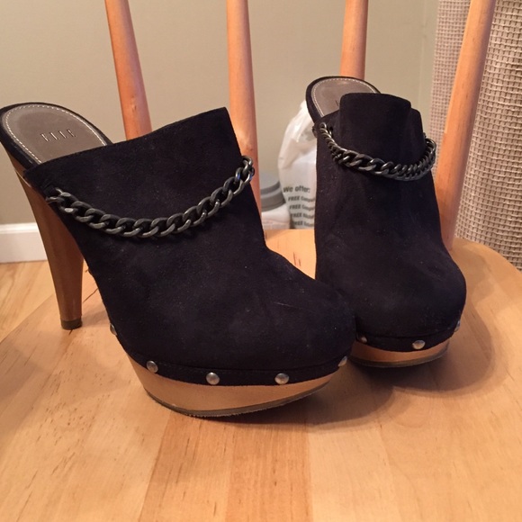 Elle clogs