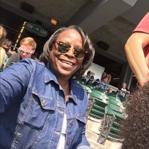 Meet your Posher, Linda