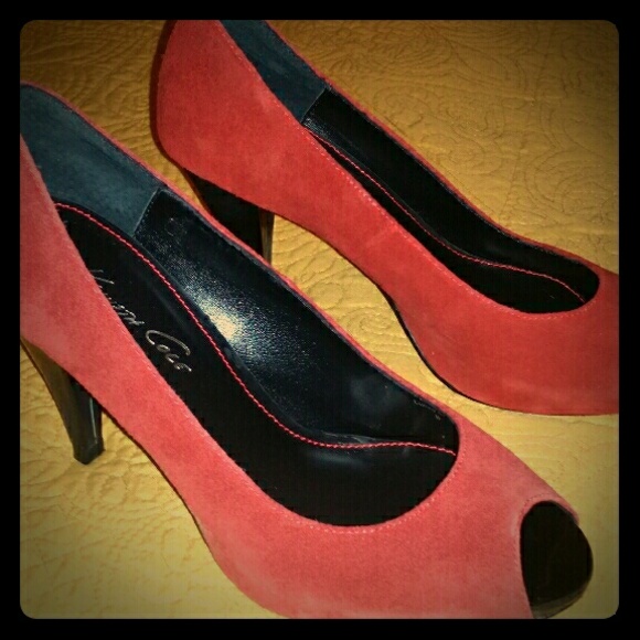 Kenneth Cole Pumps