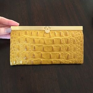 Brahmin wallet
