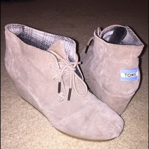 TOMS women's desert wedges