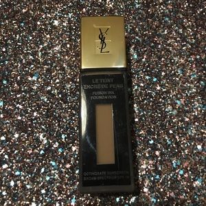 YSL Fushion Ink Foundation